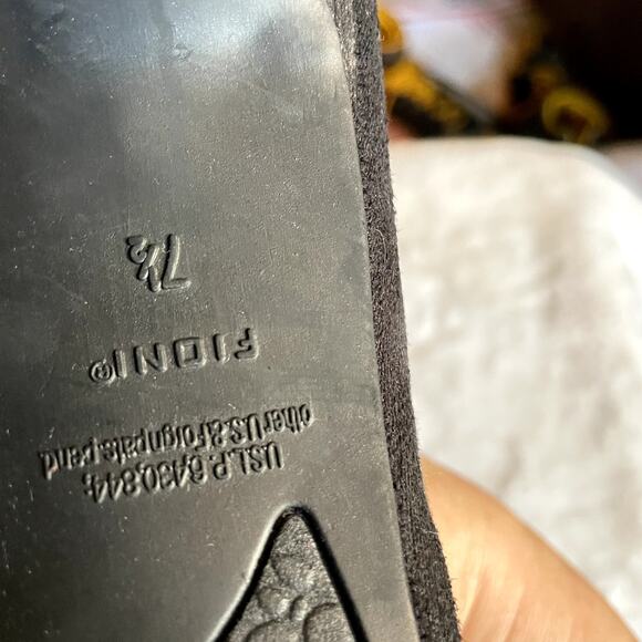 Fioni Size 7.5 heel 4" platform .5" Black soft peep toe - Picture 7 of 11